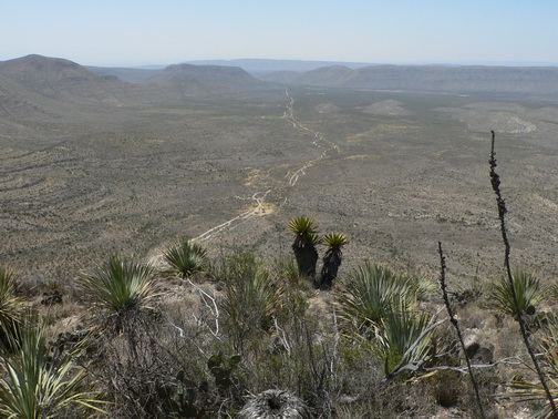 17. Pohled ze sedla Sierra de la Paila do údolí Pareňos